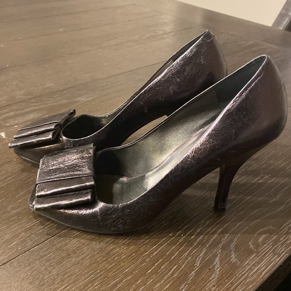 Nine West metallic black heels size 8.5 - Picture 2 of 3